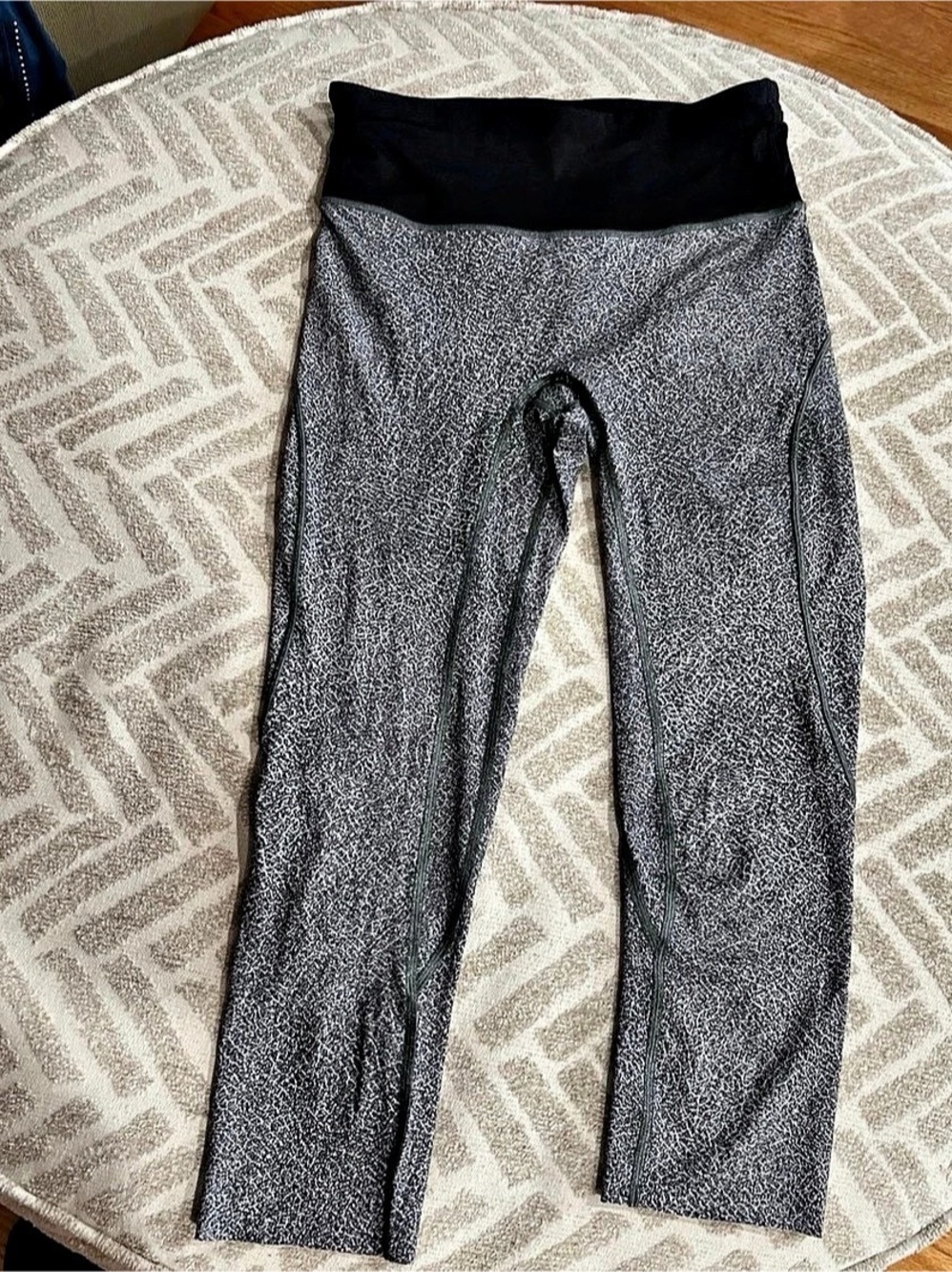 lululemon cropped leggings
Size 6